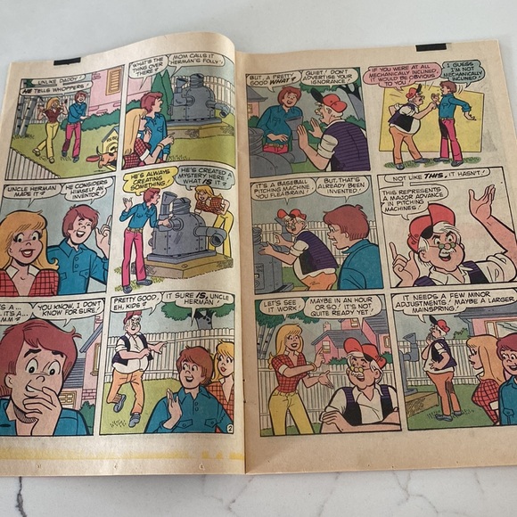 Set of 2 Vintage Laugh Archie Comics Group - Comic Books - Picture 5 of 14